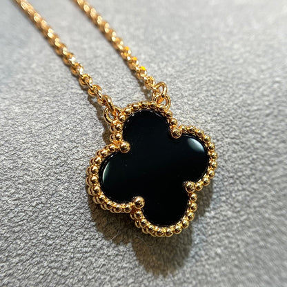 Van Clève – Onyx Clover Pendant