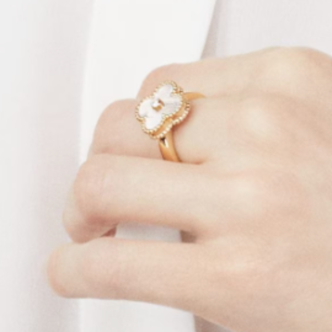 Van Clève – White Bloom Ring