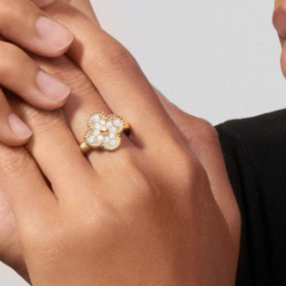 Van Clève – Gold Diamond Bloom Ring