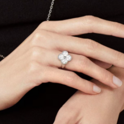 Van Clève – Silver Diamond Bloom Ring