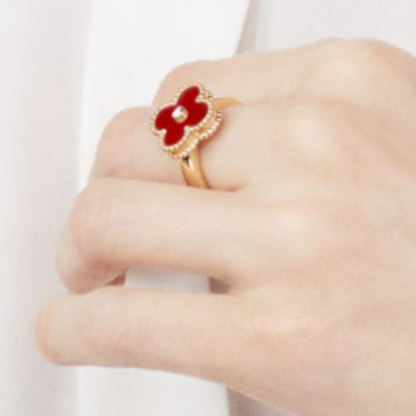 Van Clève – Ruby Bloom Ring