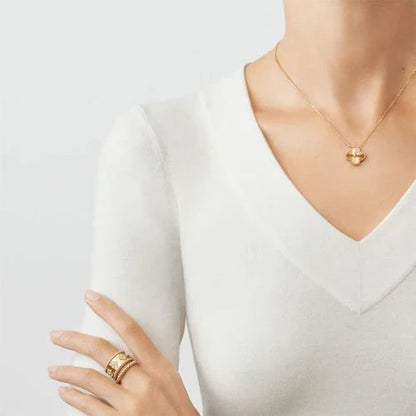 Van Clève – Gold Clover Pendant